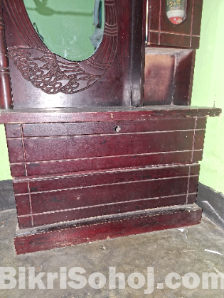 ড্রেসিং টেবিল